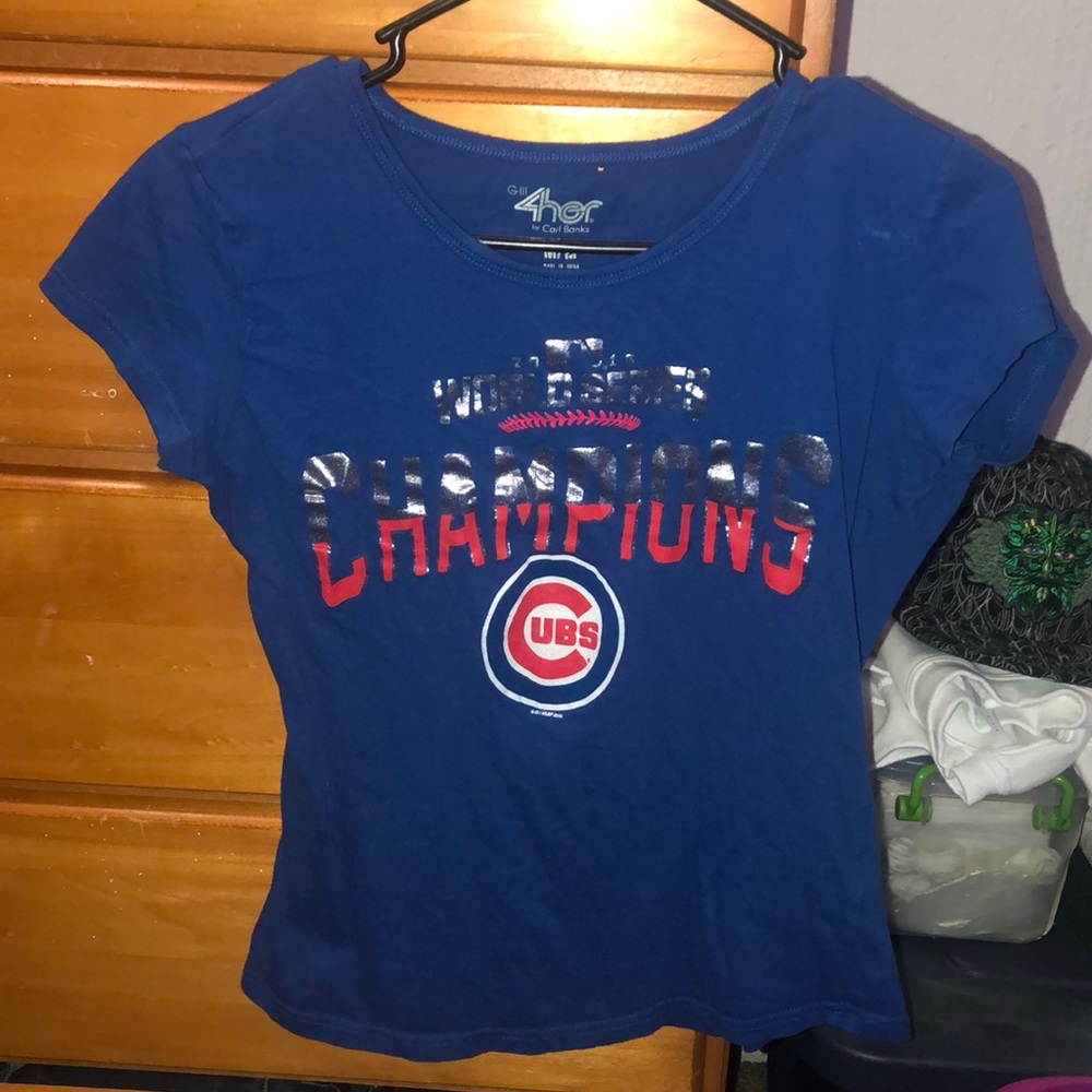 Medium Chicago Cubs Shirt
